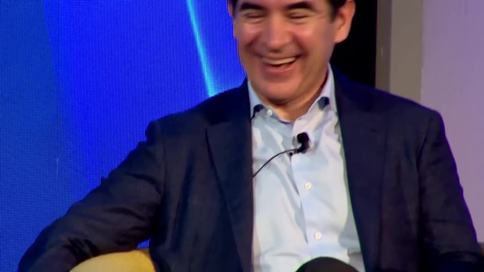 González-Bueno cree que la OPA "no tiene visos de salir" y BBVA se reafirma en la fusión