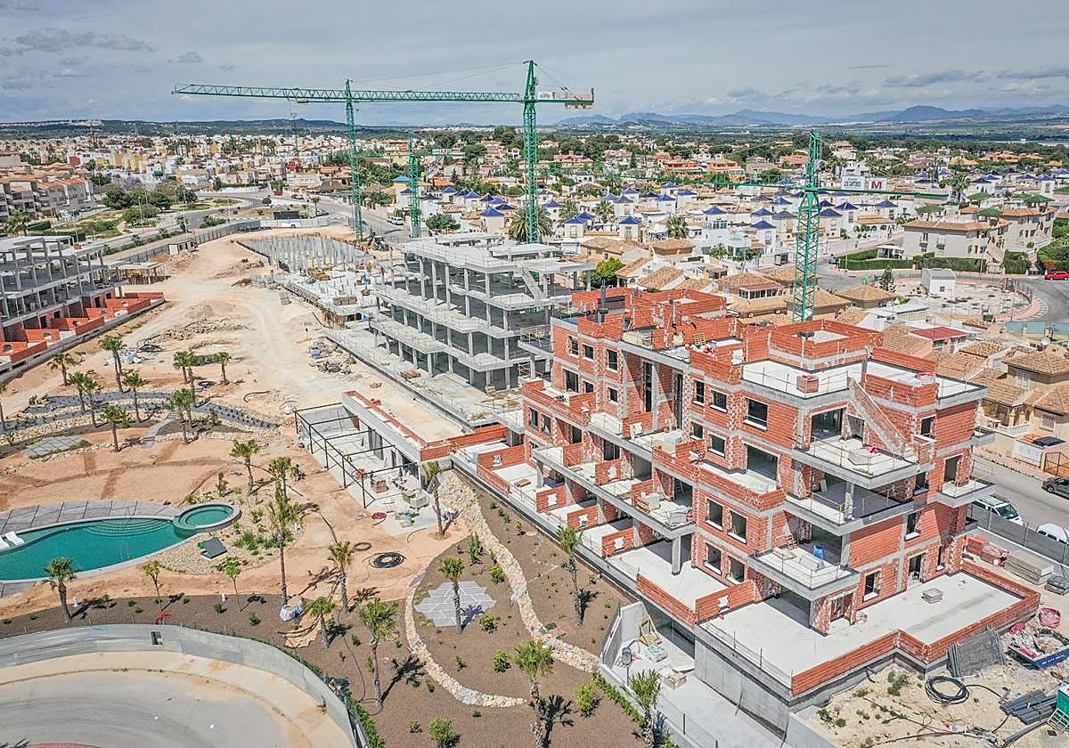 Viviendas en construcción en Orihuela Costa, en una imagen de archivo.