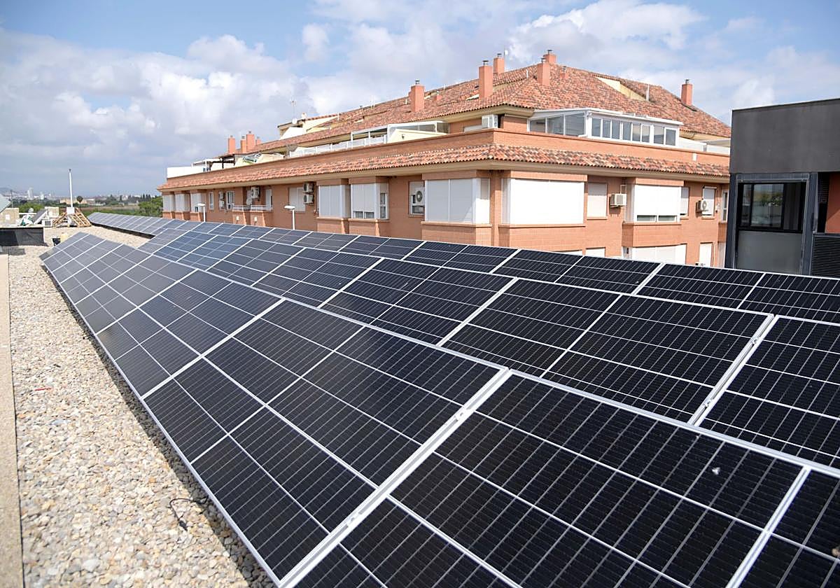 Placas de energía fotovoltaica en una imagen de archivo.