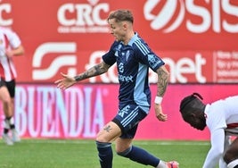 Isi Gómez, jugador del Real Murcia, durante el amistoso de ayer ante el Imperial.