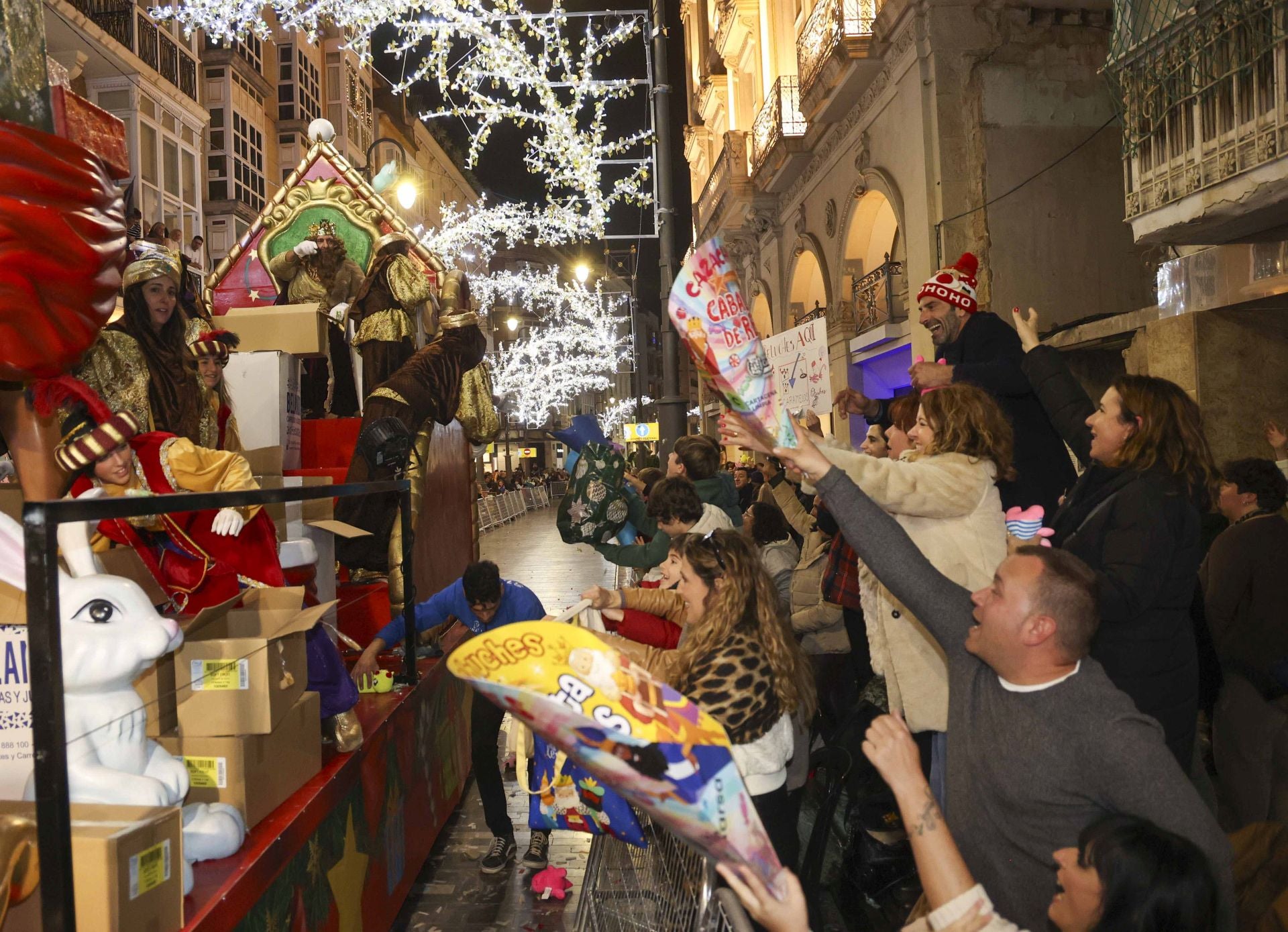 La cabalgata de los Reyes Magos en Cartagena, en imágenes