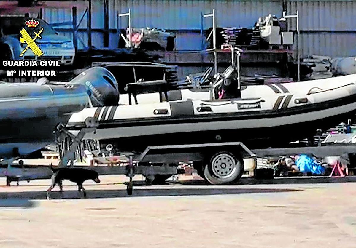 Una narcolancha, supuestamente vinculada a esta red, que fue localizada en Puntas de Calnegre este verano.