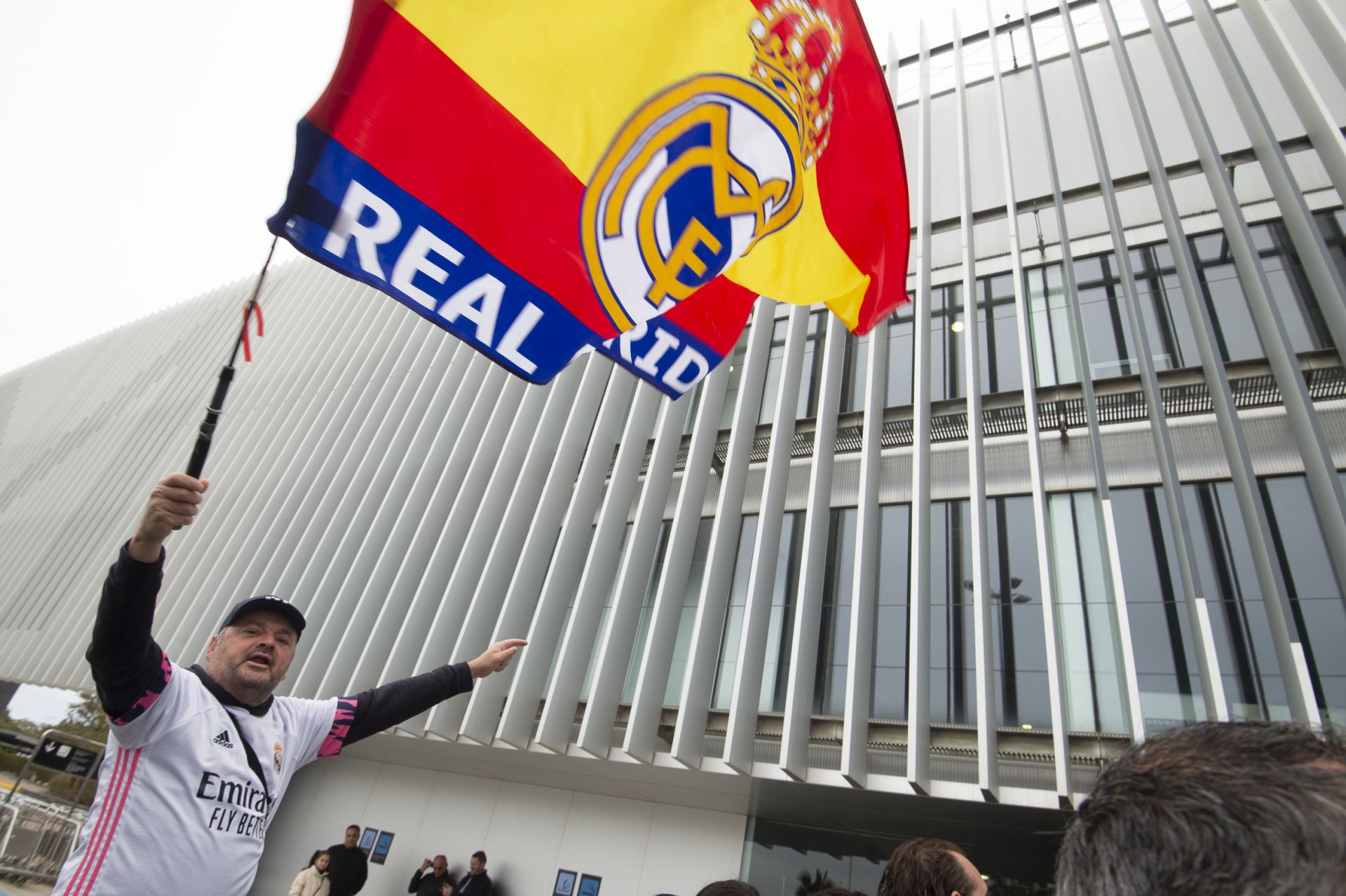 En imágenes, llegada del Real Madrid al aeropuerto de la Región de Murcia para enfrentarse a la Deportiva Minera