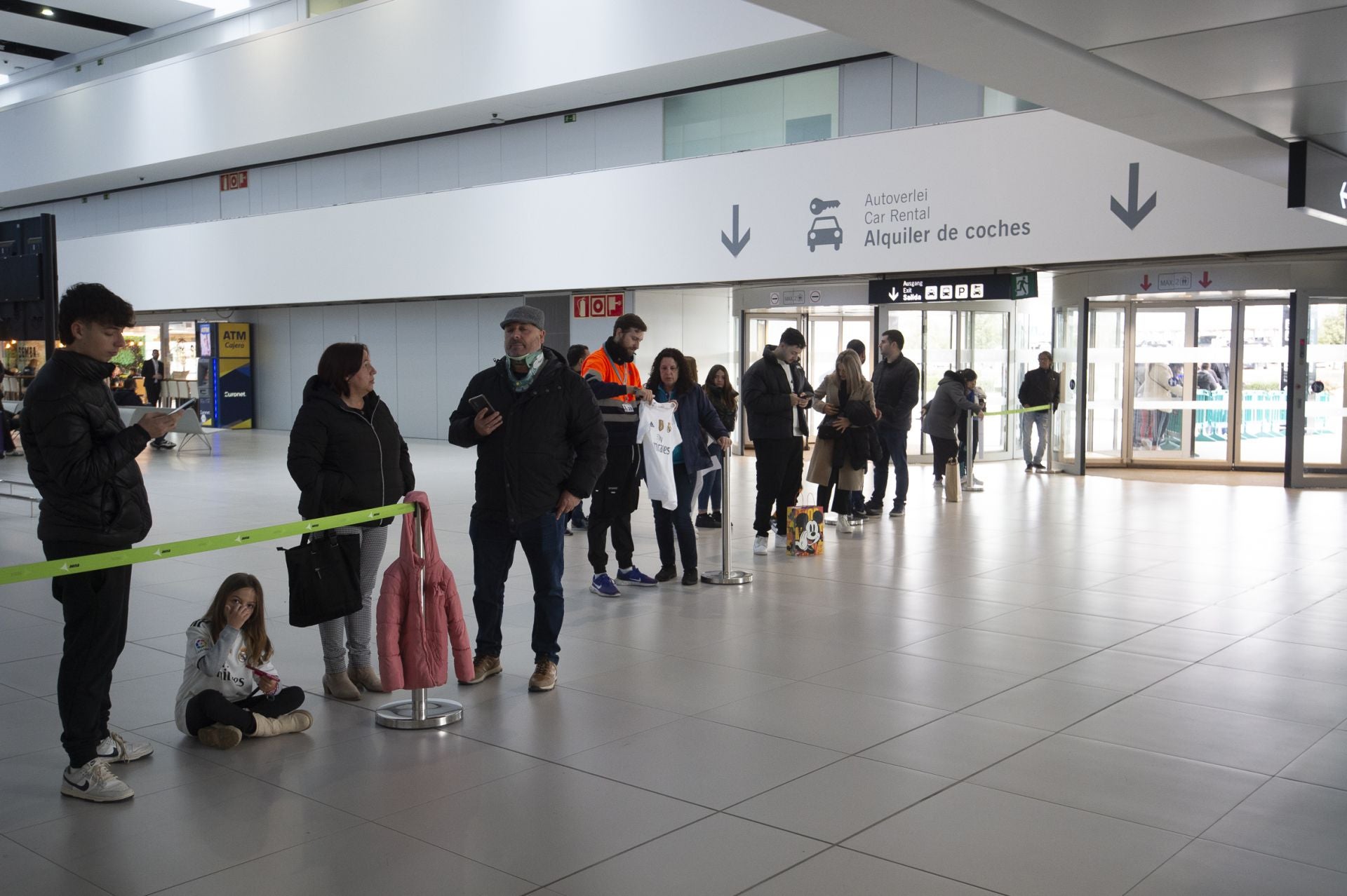 En imágenes, llegada del Real Madrid al aeropuerto de la Región de Murcia para enfrentarse a la Deportiva Minera