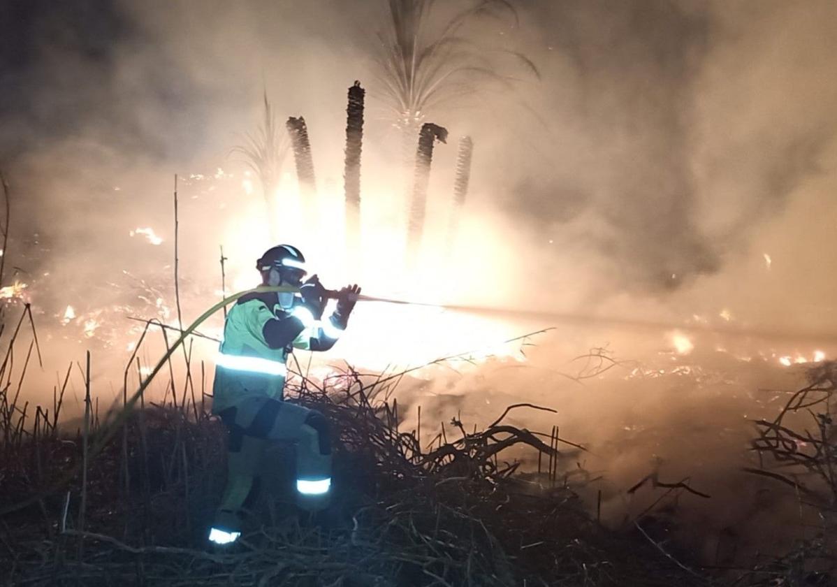 Dan por extinguido un incendio en Águilas