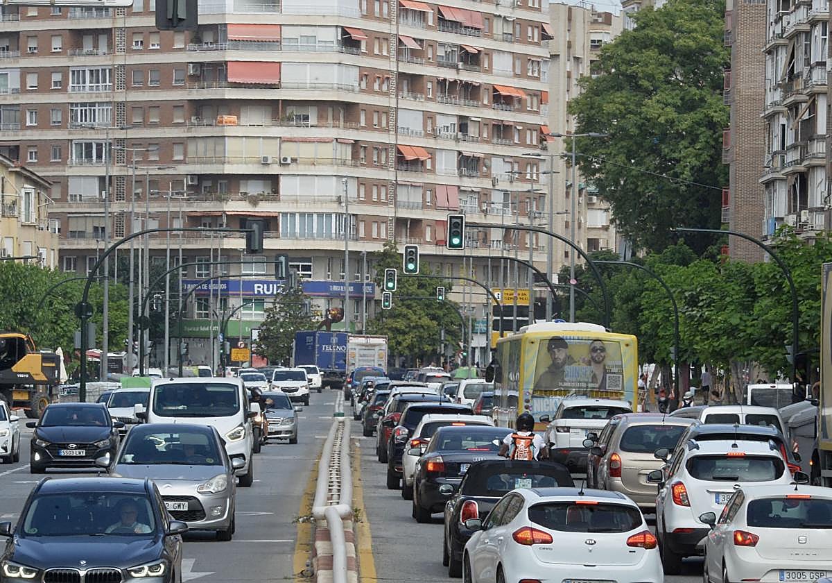 El tráfico motorizado es una de las principales fuentes de emisión NO2, según Ecologistas.
