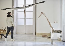 Un zoo. La gaviota, la tortuga, la jirafa... comparten el espacio.