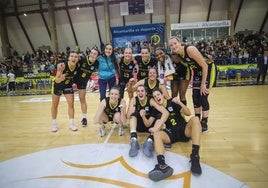 Las jugadoras del Hozono Global Jairis celebran su clasificación para la Copa de la Reina, tras vencer al Cadí La Seu.