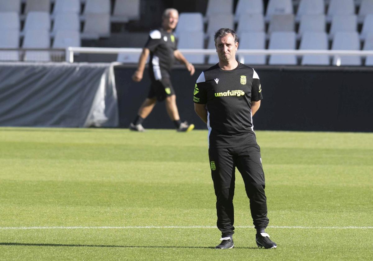 Jandro Castro, en un entrenamiento con el Cartagena.