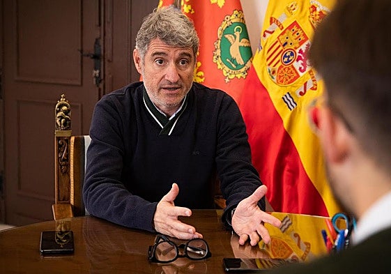 El alcalde de Orihuela, Pepe Vegara, durante una entrevista que concedió estas pasadas navidades a LA VERDAD.