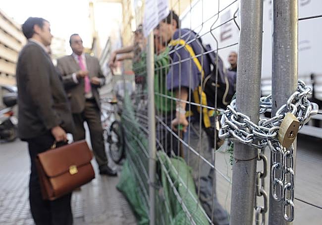 Paralización cautelar por un juzgado de Murcia de las obras, el 9 de diciembre de 2009.