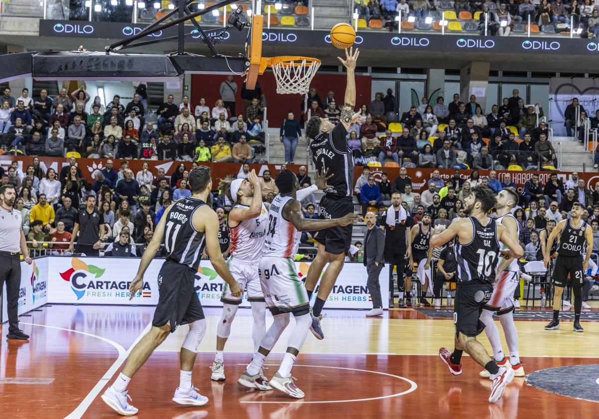 Las imágenes de la victoria del Cebé ante el Cantabria (87-78)