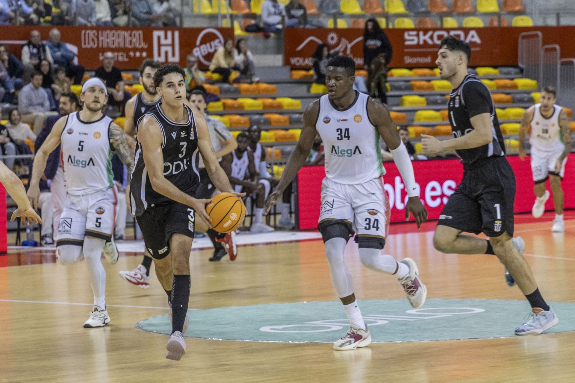 Las imágenes de la victoria del Cebé ante el Cantabria (87-78)