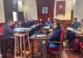 Los alcaldes de Moreno y Huéscar (centro), durante la reunión.