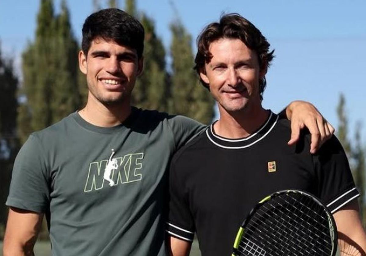 Carlos Alcaraz junto a Juan Carlos Ferrero, en un entrenamiento en Villena hace dos semanas.
