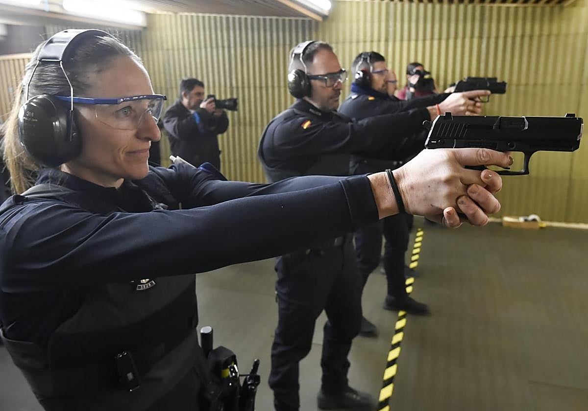 Agentes de la Policía Local en la Región de Murcia, en las prácticas de tiro.
