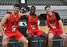 Todorovic, Diagne y Birgander posan sonrientes y amistosos en el 'media day' de la temporada.