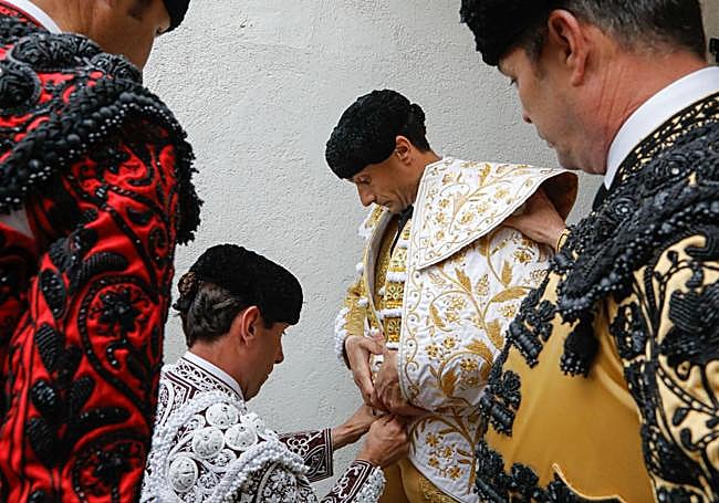 Ureña, antes de salir al ruedo de Sutullena en su inauguración.