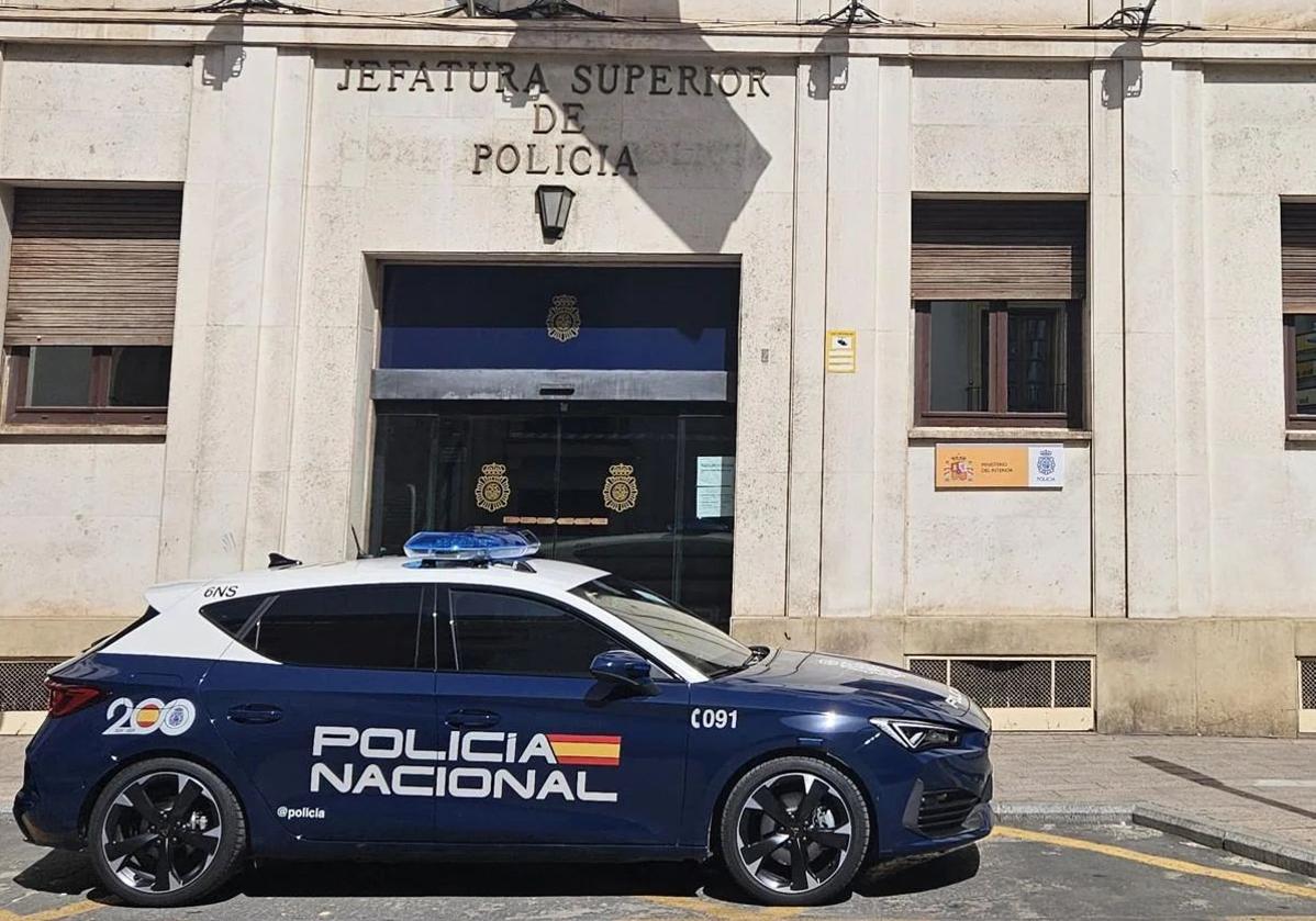 Un coche de la Policía Nacional, en una imagen de archivo.