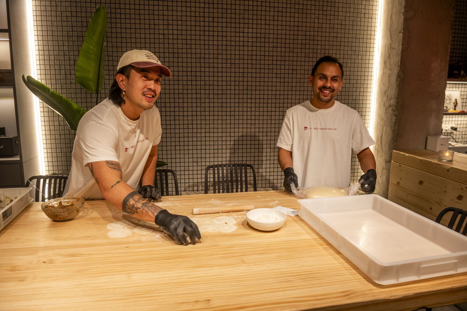 Madre Tigre, el nuevo local de comida callejera china en Murcia, en imágenes