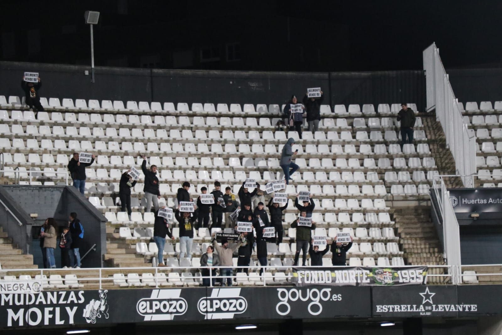 La derrota del Cartagena frente al Oviedo, en imágenes