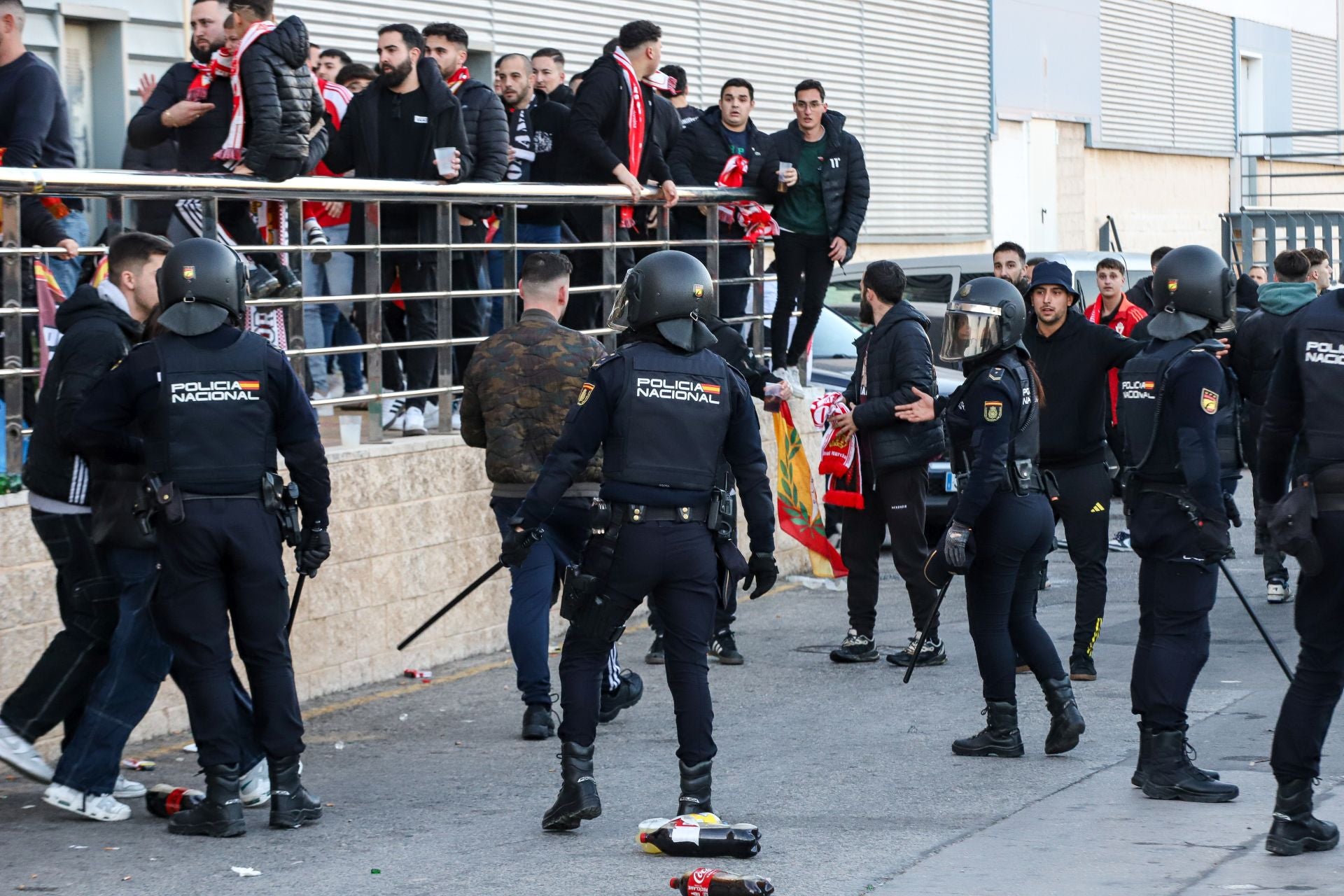 Altercados en la previa del Real Murcia - Hércules, en imágenes