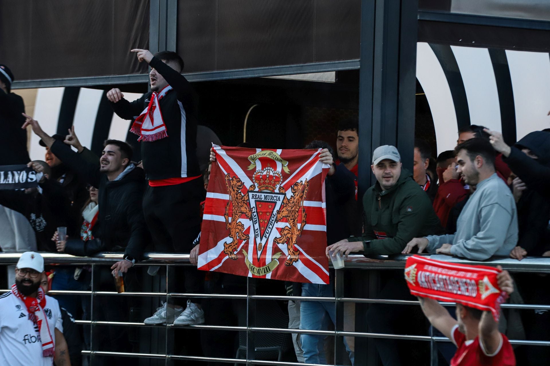 Altercados en la previa del Real Murcia - Hércules, en imágenes