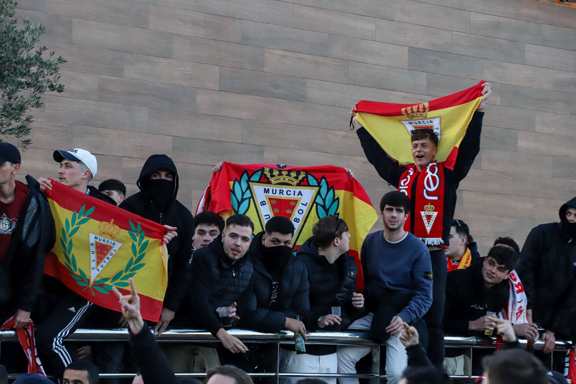 Altercados en la previa del Real Murcia - Hércules, en imágenes