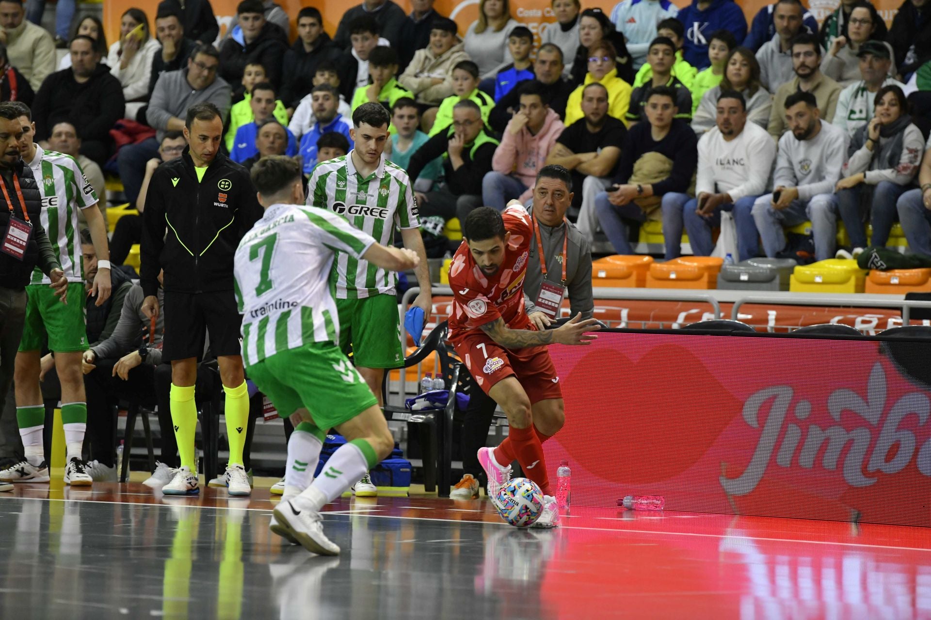 La derrota de ElPozo Murcia frente al Betis, en imágenes