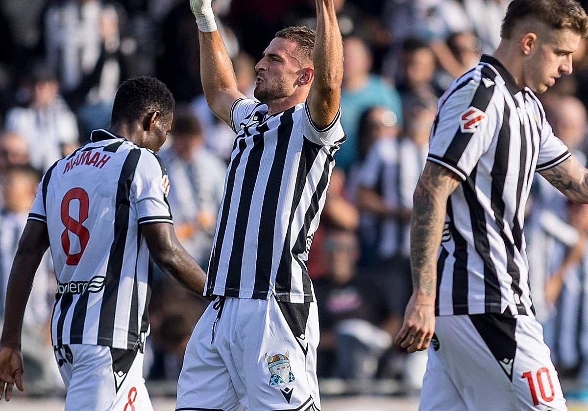 Flakus celebra un gol.