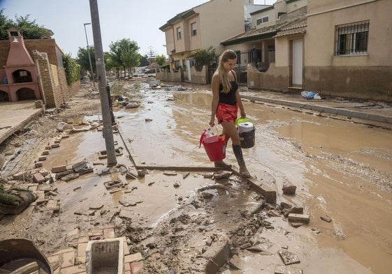 Imagen de archivo de una calle de Los Alcázares en la inundaciones de 2019.