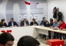 Lucas (izquierda), este martes en el encuentro en la sede del PSRM.