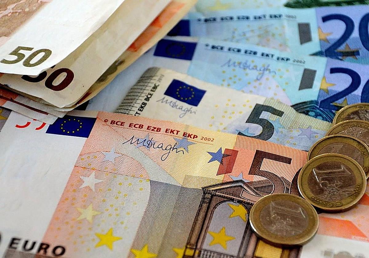 Cómo utilizar tu móvil para evitar que te 'cuelen' un billete falso.