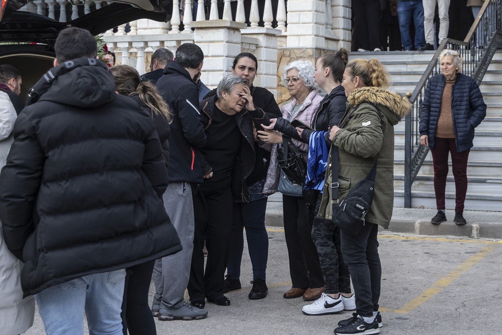 Las imágenes de la multitudinaria despedida el operario de Cartagena fallecido en Valencia