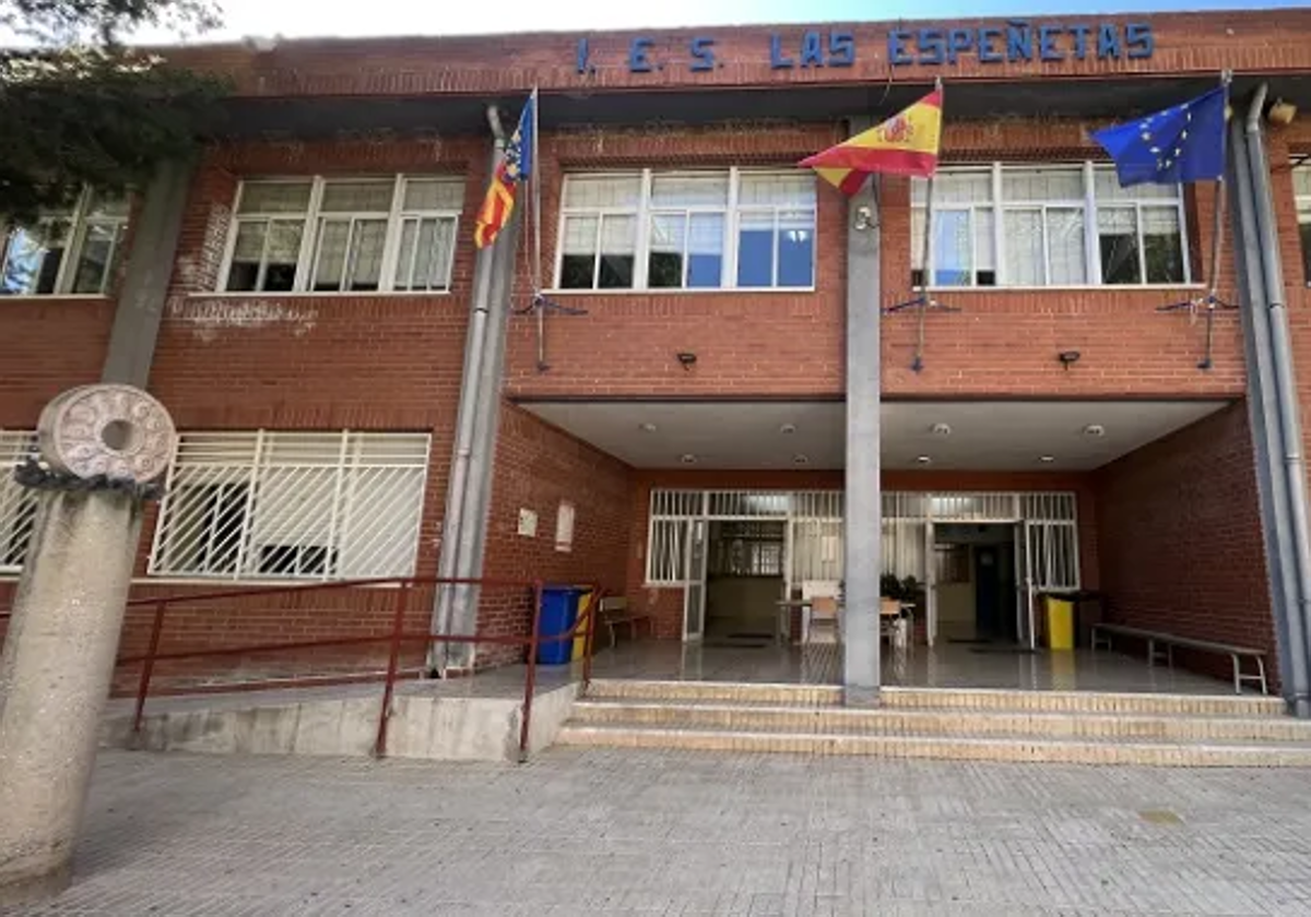 Los profesores de Las Espeñetas muestran su rechazo a la conversión de El Palmeral en centro de FP