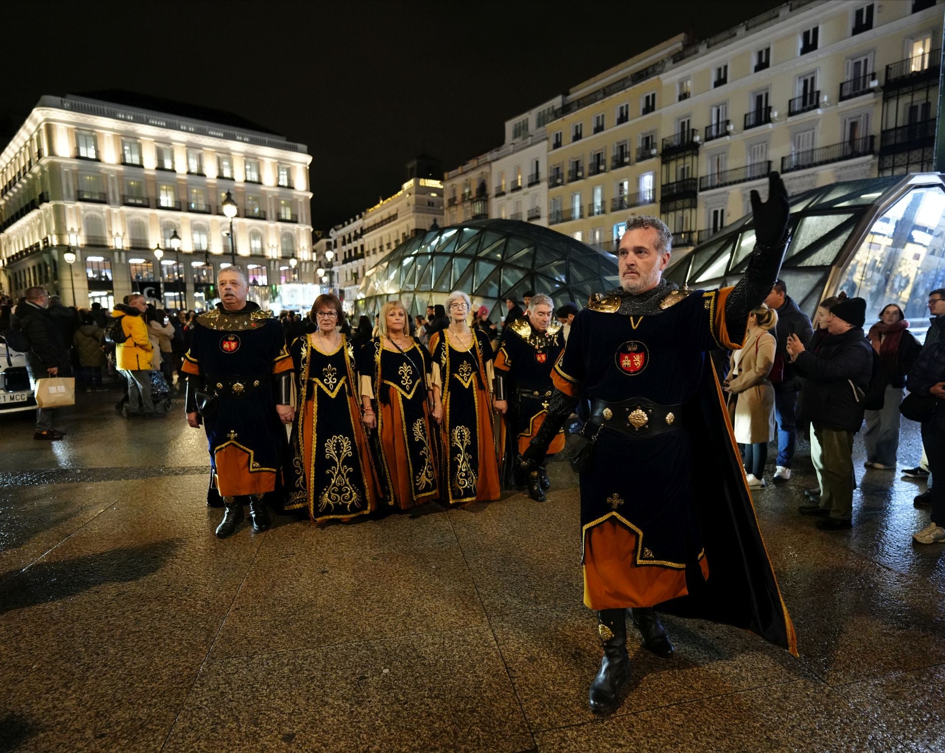 Las imágenes del desfile de Moros y Cristianos, sardineros y huertanos en Madrid