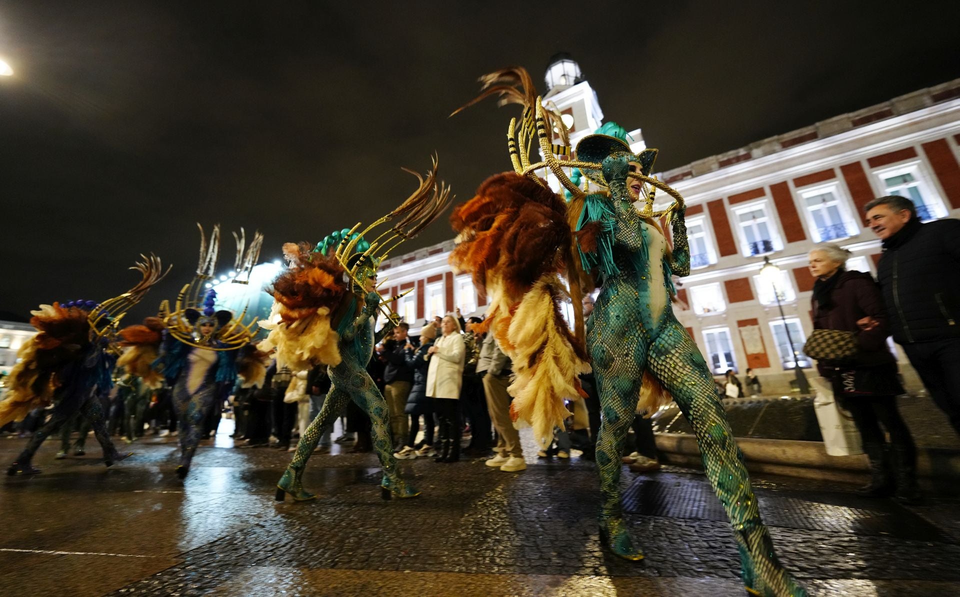 Las imágenes del desfile de Moros y Cristianos, sardineros y huertanos en Madrid