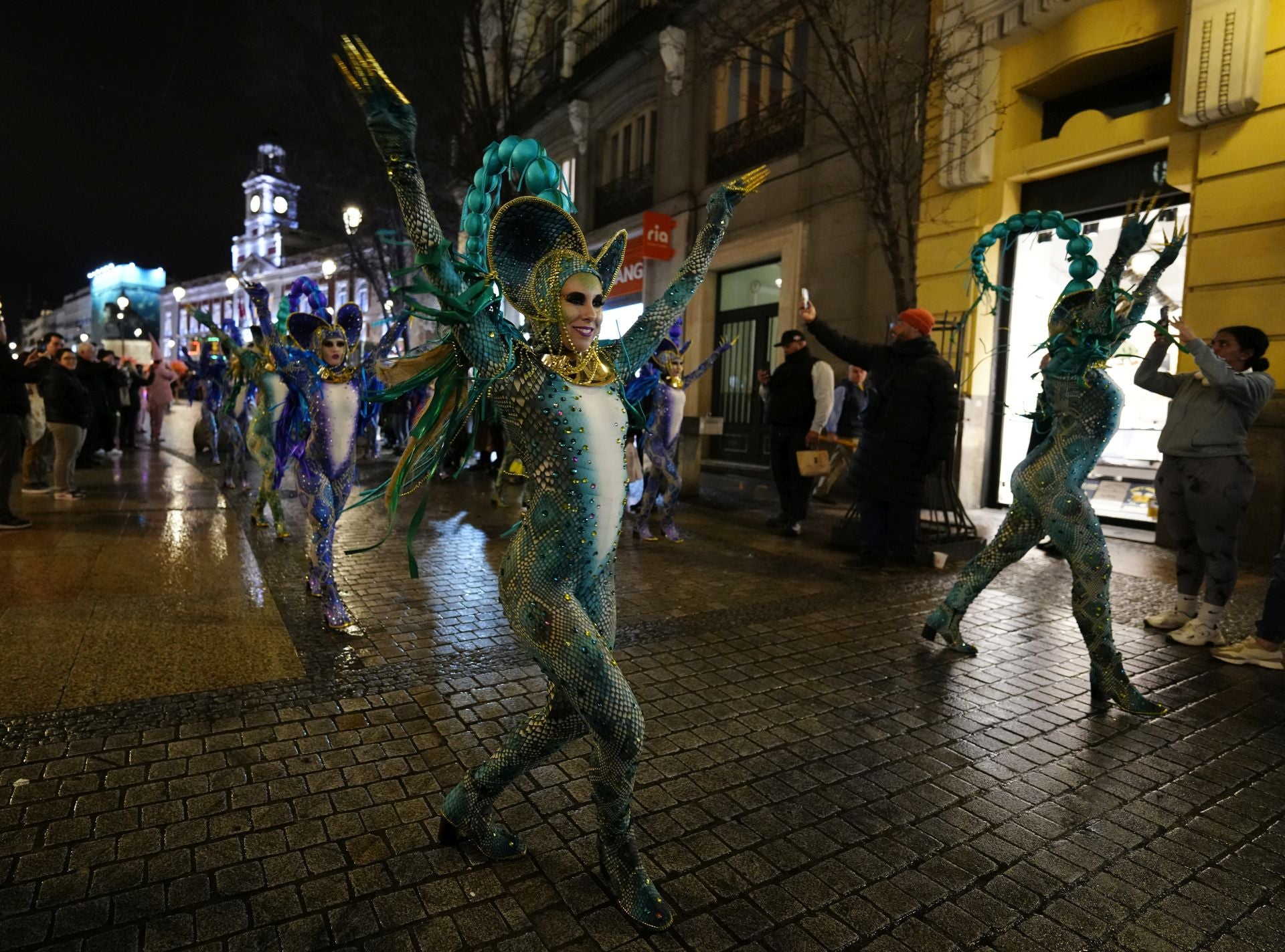 Las imágenes del desfile de Moros y Cristianos, sardineros y huertanos en Madrid