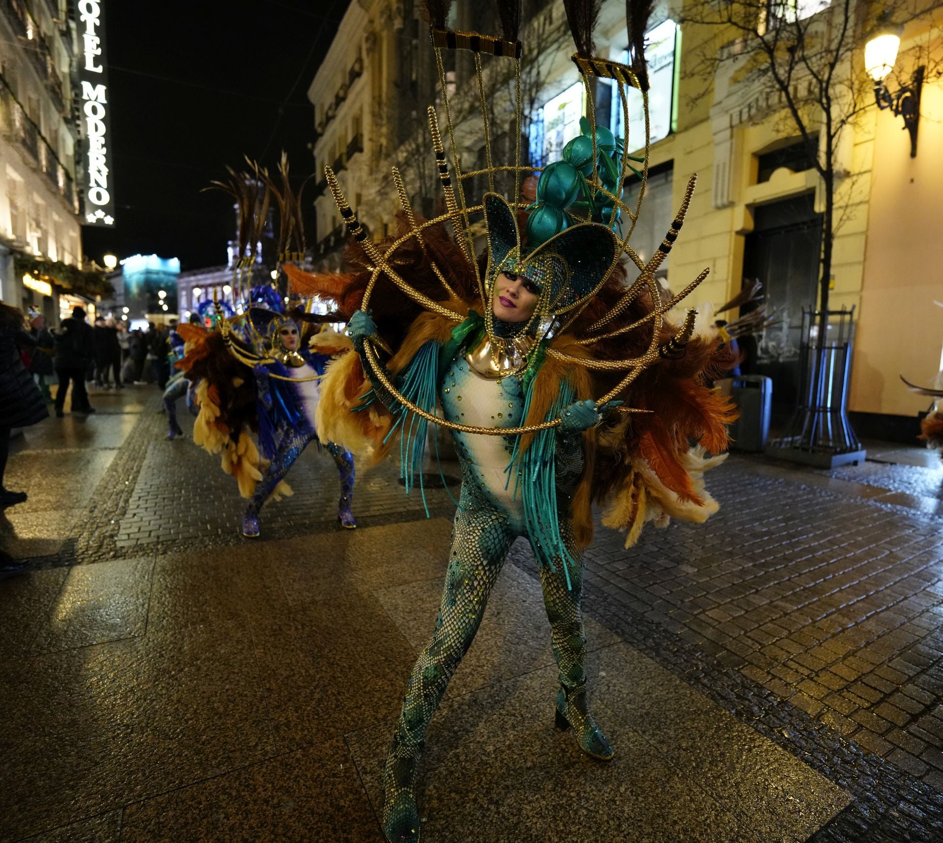 Las imágenes del desfile de Moros y Cristianos, sardineros y huertanos en Madrid