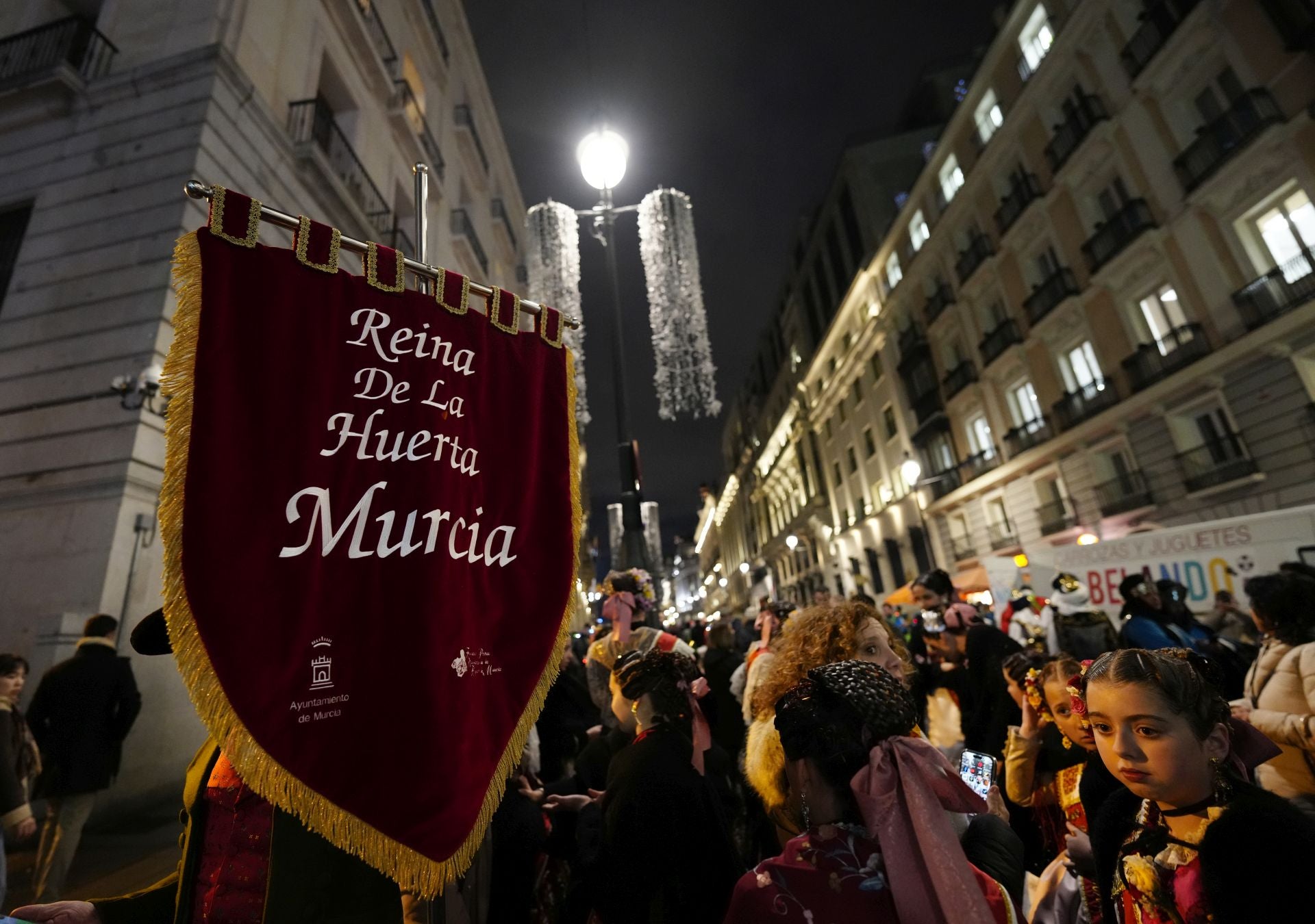Las imágenes del desfile de Moros y Cristianos, sardineros y huertanos en Madrid