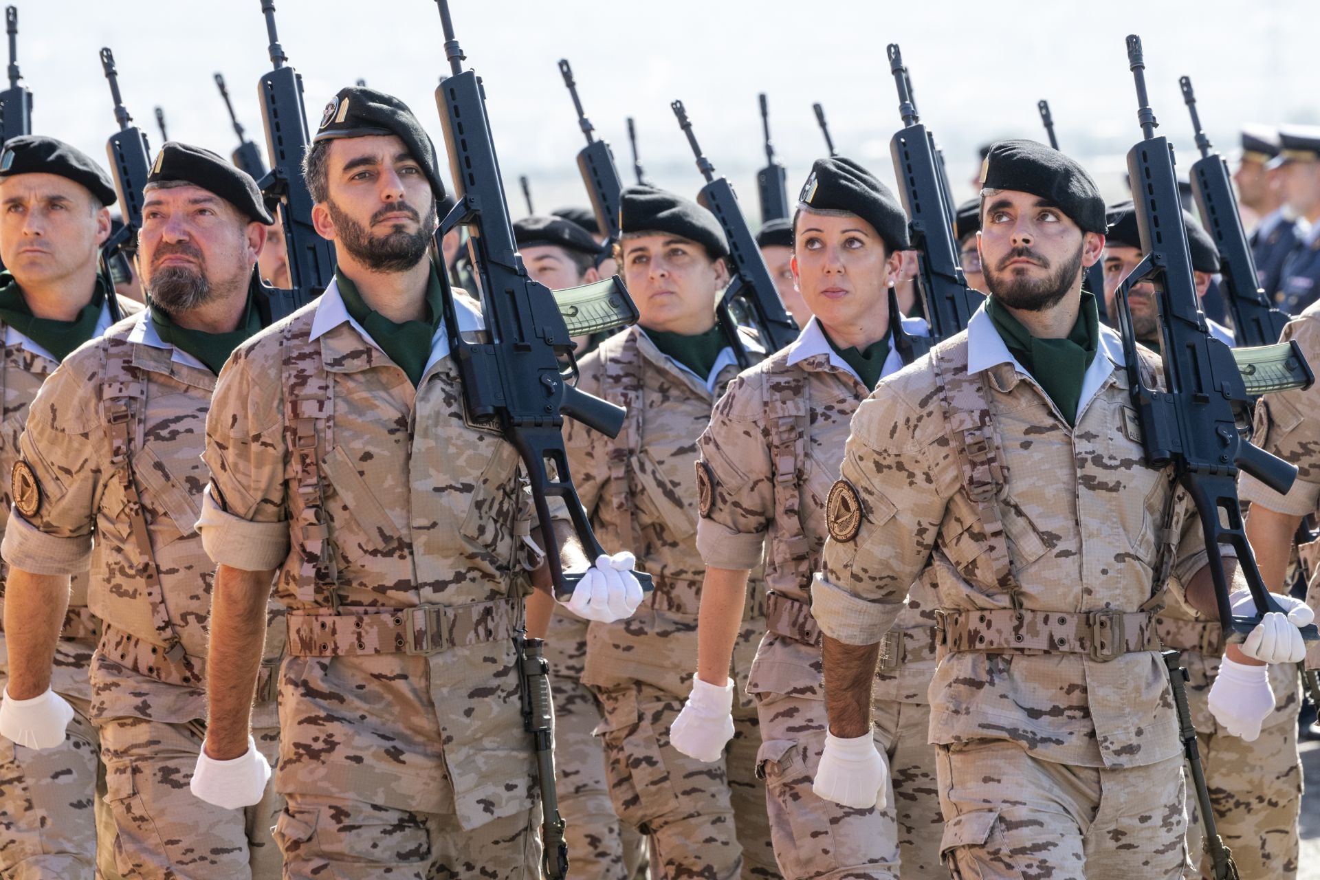 Las imágenes del aniversario de la Escuela Militar de Paracaidismo Méndez Parada de Alcantarilla