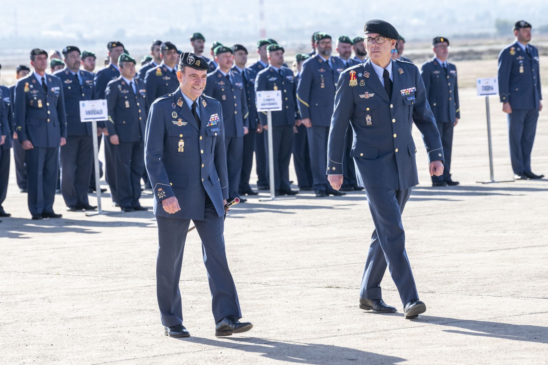Las imágenes del aniversario de la Escuela Militar de Paracaidismo Méndez Parada de Alcantarilla