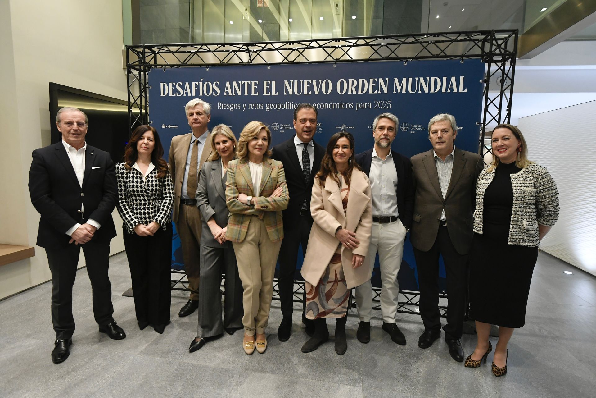 La mesa redonda &#039;Desafíos ante el nuevo orden mundial&#039;, en imágenes