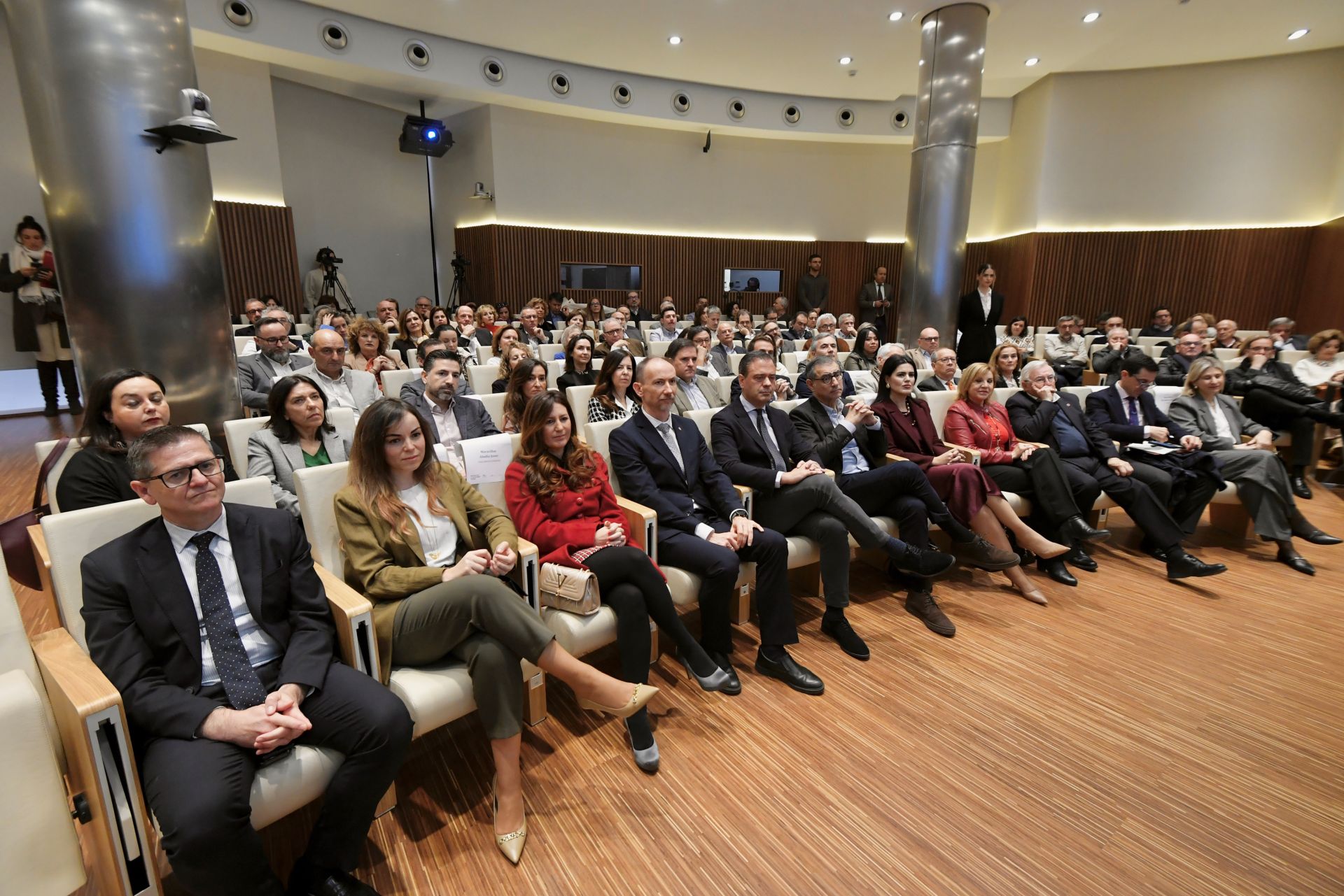 La mesa redonda &#039;Desafíos ante el nuevo orden mundial&#039;, en imágenes