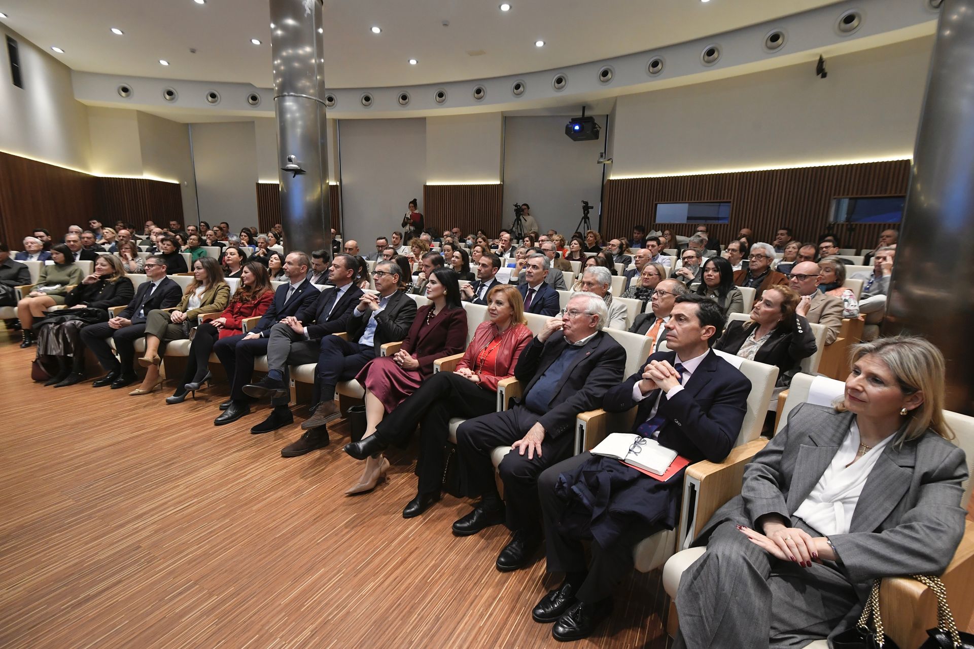 La mesa redonda &#039;Desafíos ante el nuevo orden mundial&#039;, en imágenes