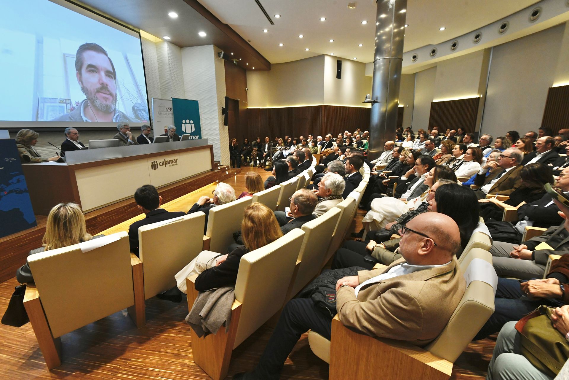 La mesa redonda &#039;Desafíos ante el nuevo orden mundial&#039;, en imágenes