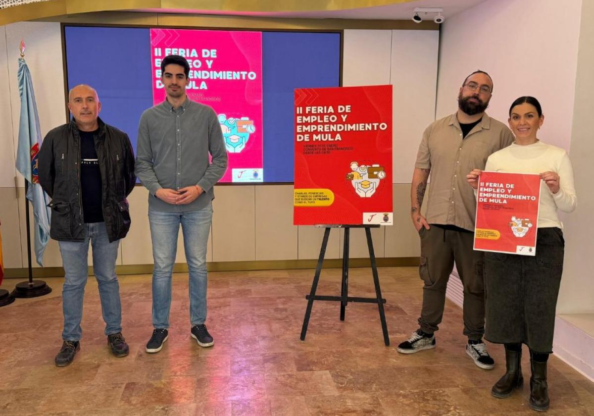 Autoridades y organizadores durante la presentación del evento.