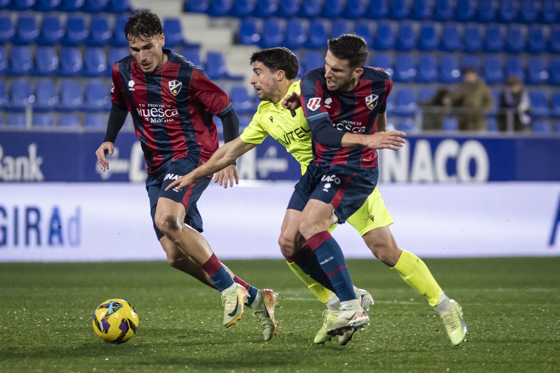 La derrota del Cartagena frente al Huesca, en imágenes
