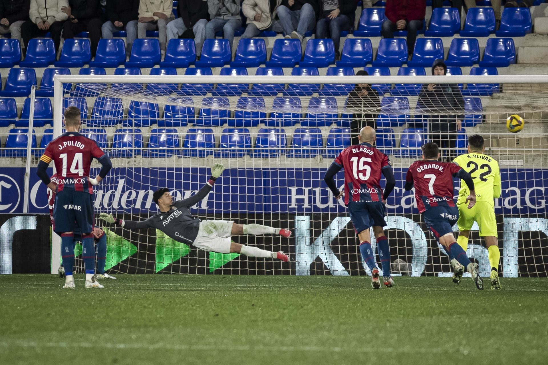 La derrota del Cartagena frente al Huesca, en imágenes