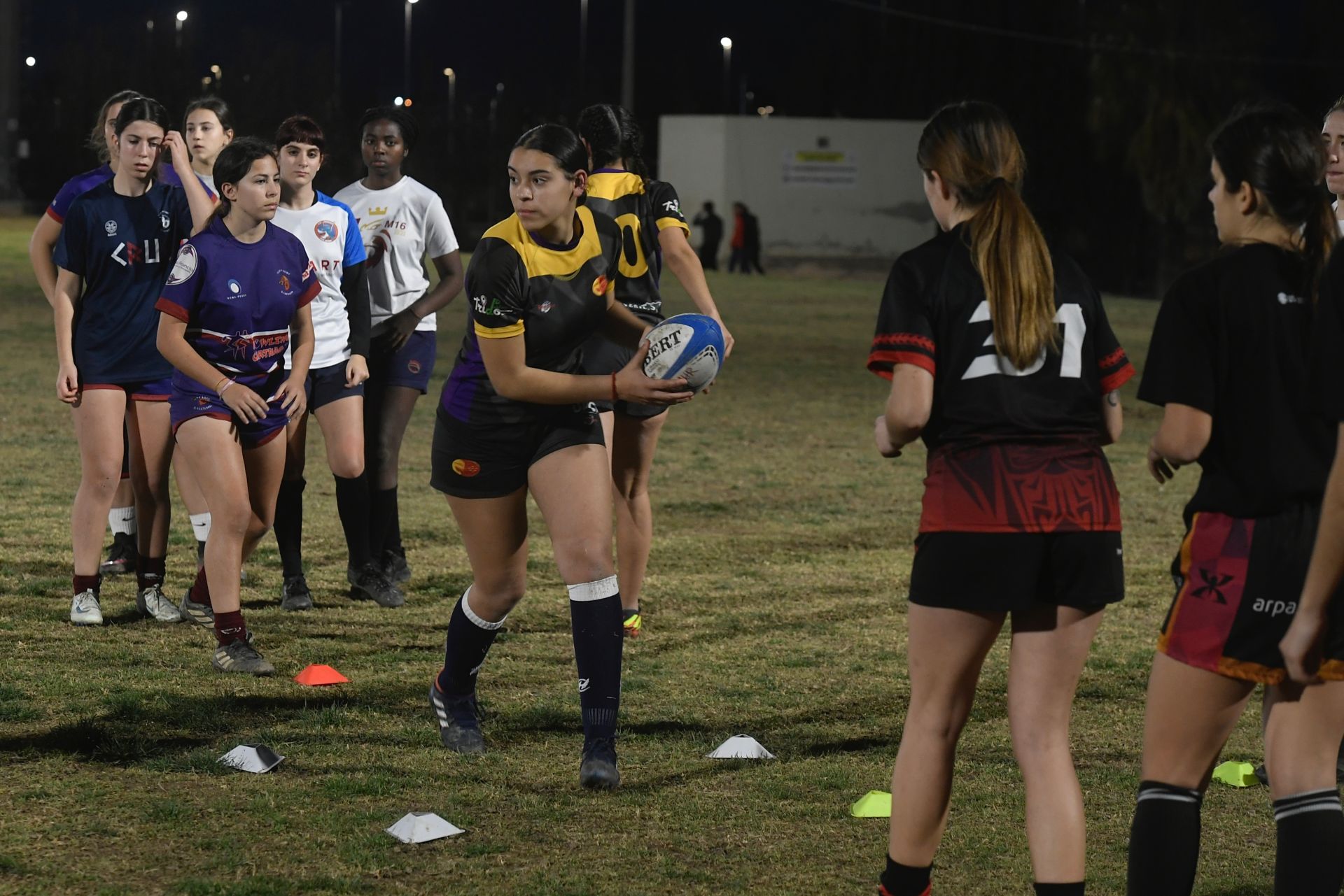 Un entrenamiento de rugby femenino, en imágenes